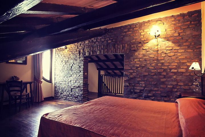 Room 3 of 32