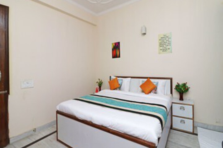 Room 13 of 24