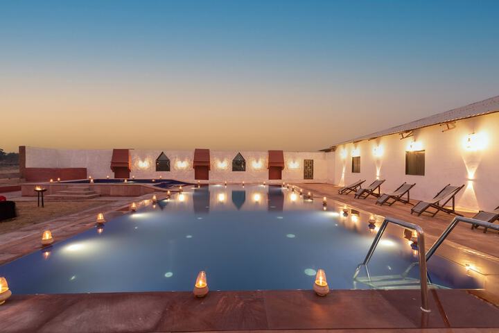 Hotel Pool