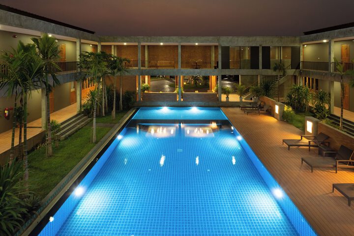 Pool 25 of 38