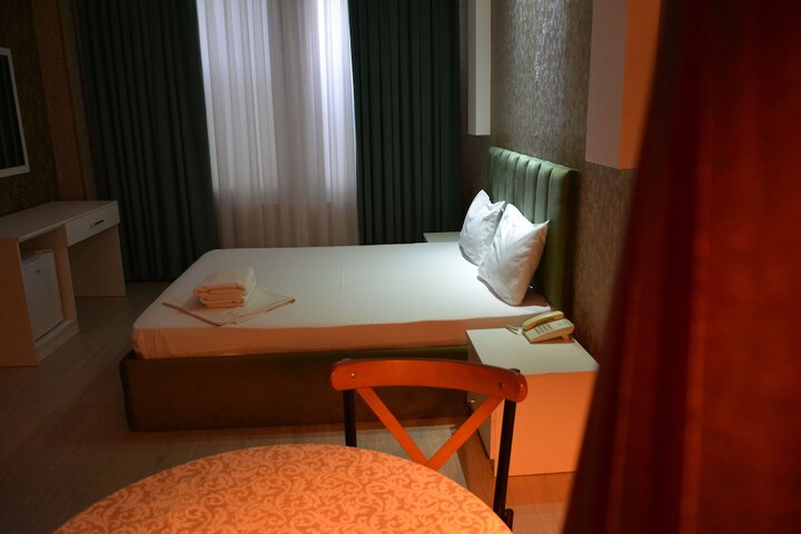 Room 3 of 78