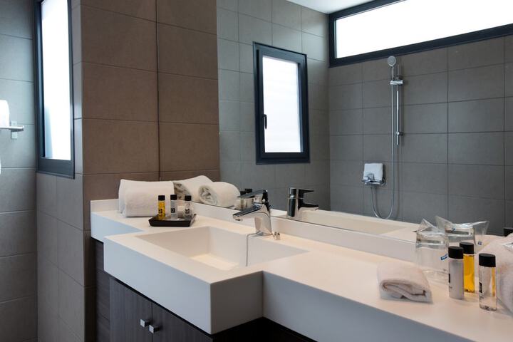 Room 42 of 49