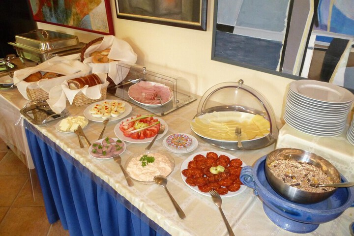 Dining 71 of 96
