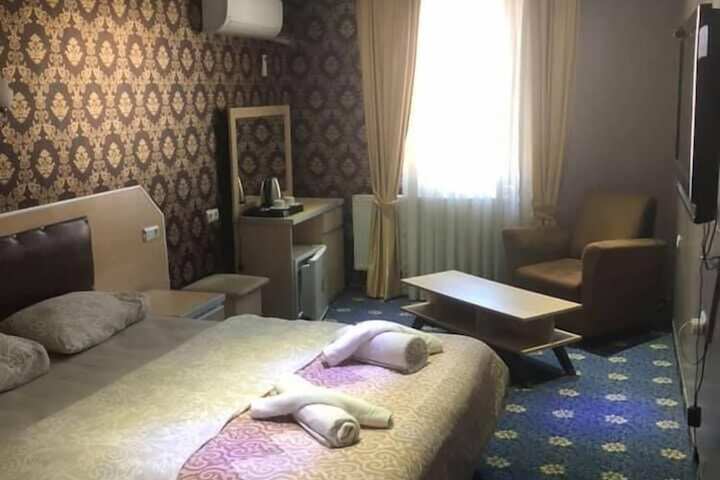 Room 15 of 28