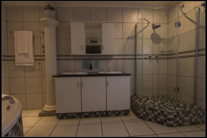 Room 12 of 162