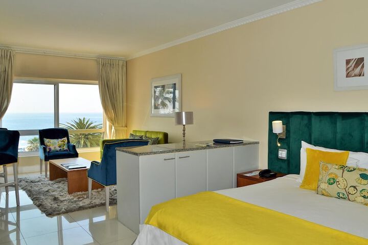 Room 44 of 370