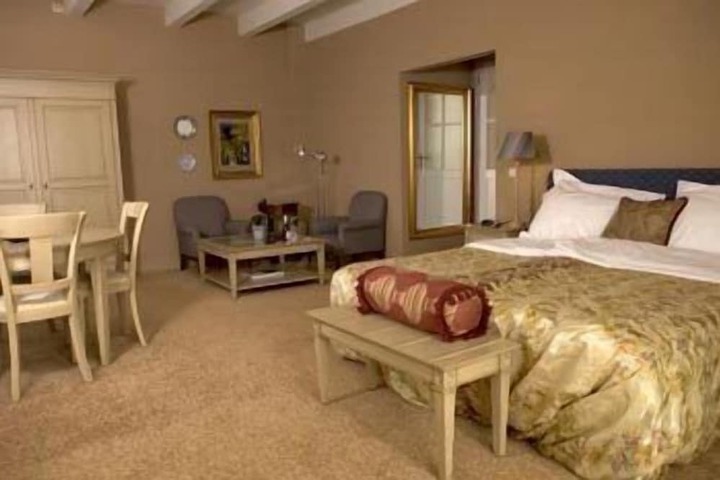 Room 10 of 110