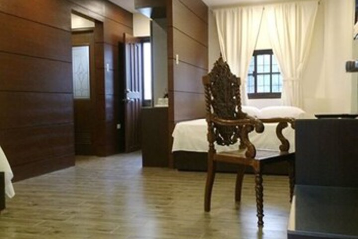 Room 4 of 14