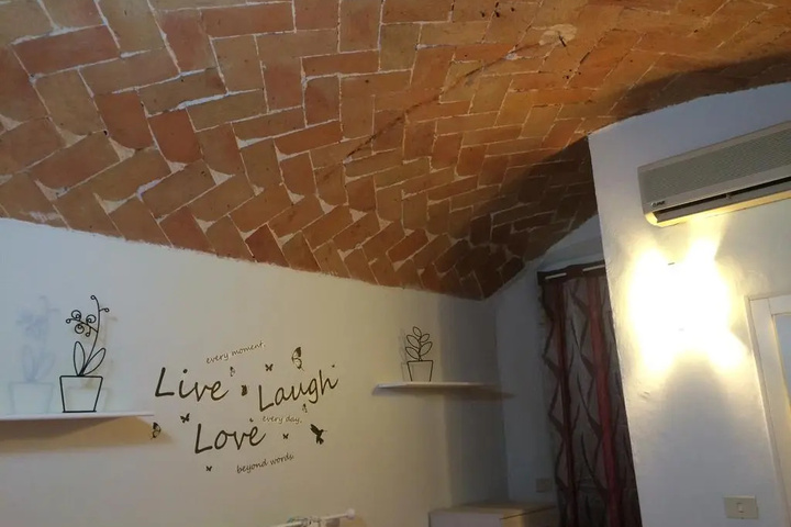Room 9 of 13