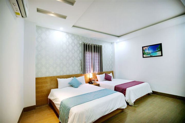 Room 6 of 14