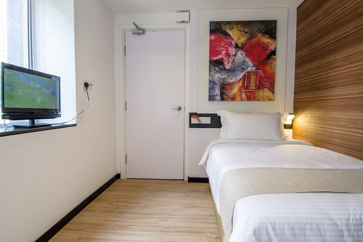 Room 9 of 38