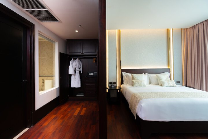 Room 6 of 125