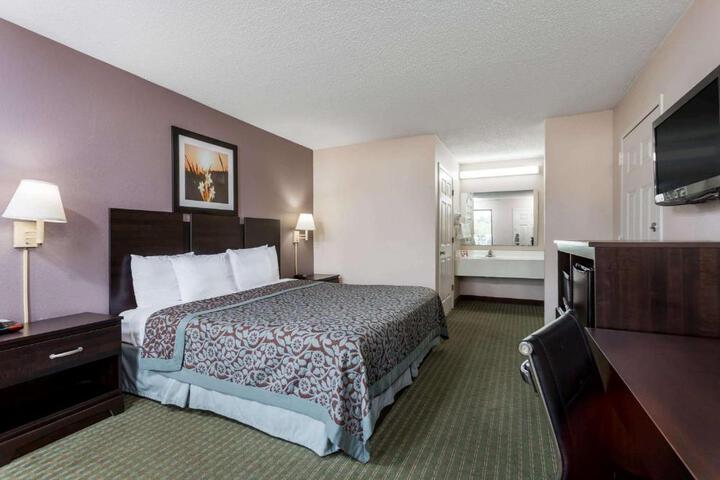 1 King Bed (3 of 3)