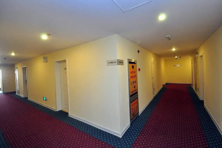 Room 10 of 11