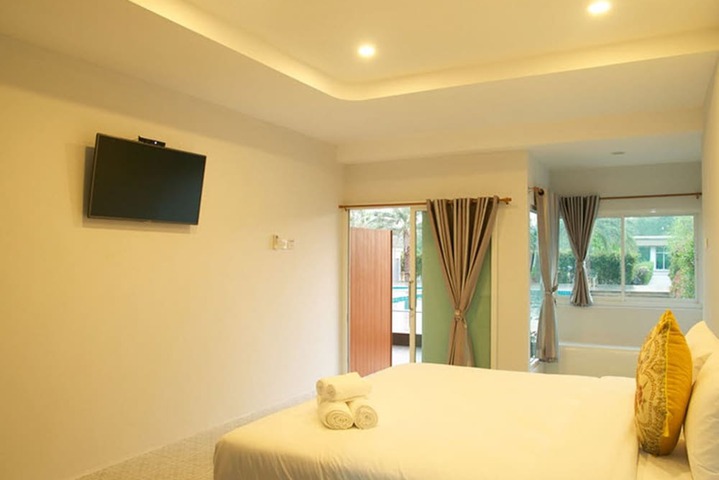 Room 4 of 43