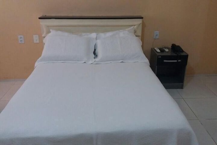Room 7 of 18