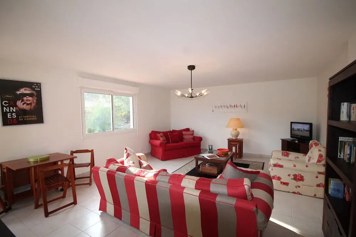 Room 4 of 12