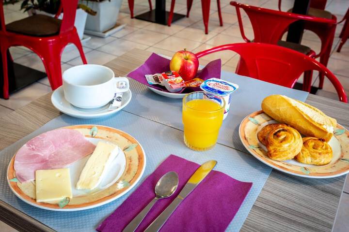 Breakfast/Coffee Service 22 of 32