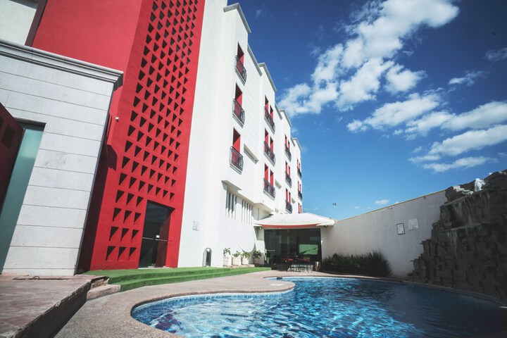 Hotel Pool