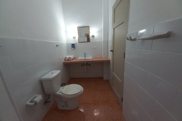 Room 9 of 18