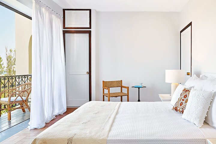 Room 4 of 27