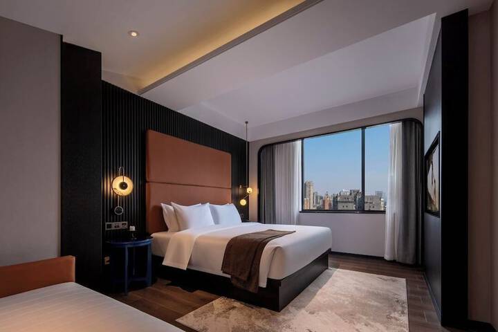 Room 10 of 33