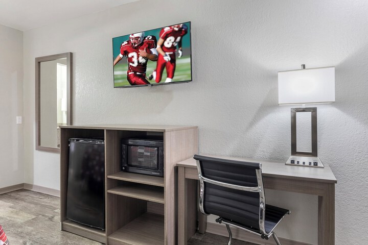 Room 18 of 32