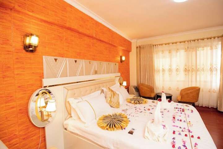 Room 32 of 46