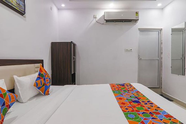 Room 12 of 26
