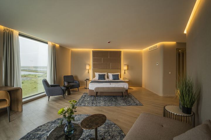 Room 8 of 101