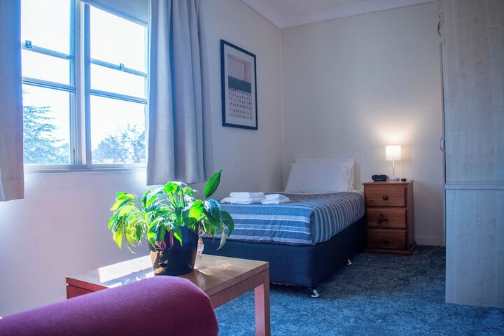 Room 7 of 19