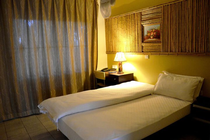 Room 5 of 50