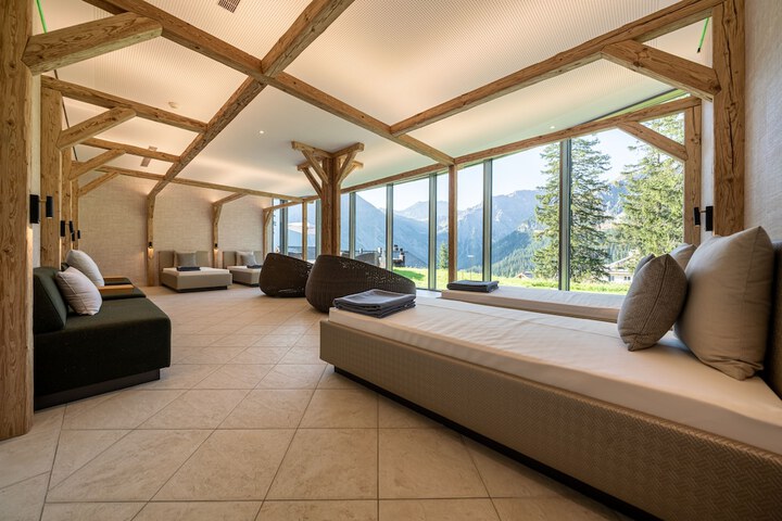 Lounge 54 of 78