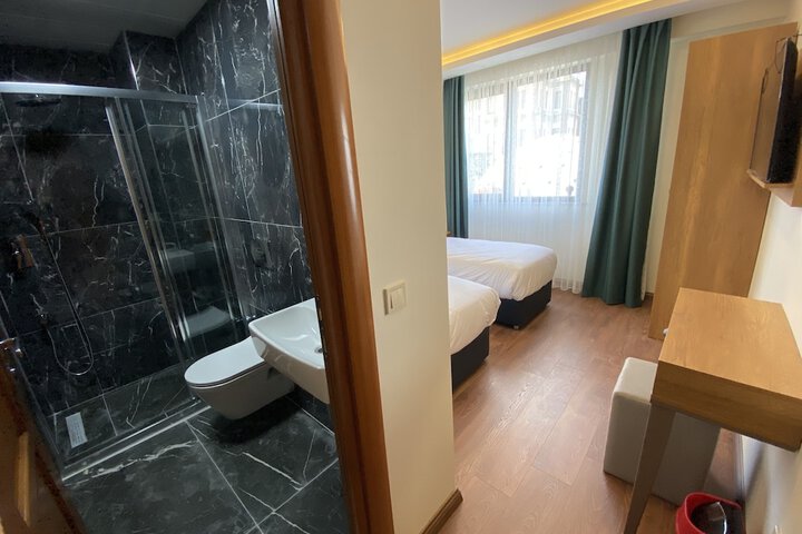 Room 10 of 19