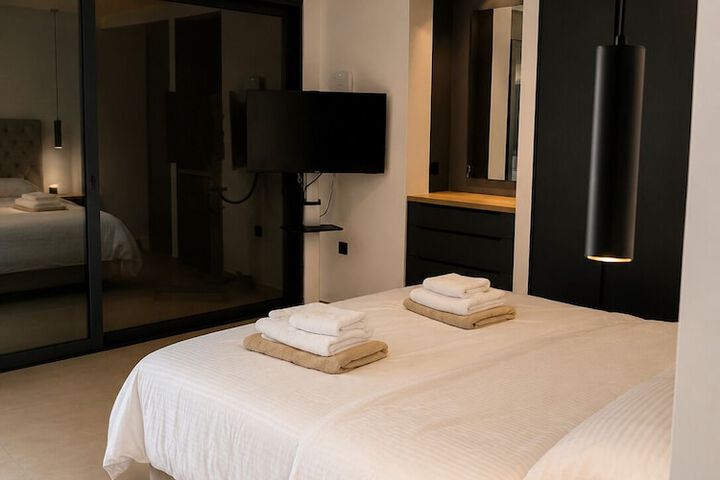 Room 7 of 33