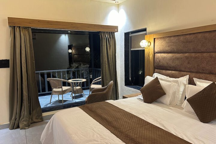 Room 8 of 76