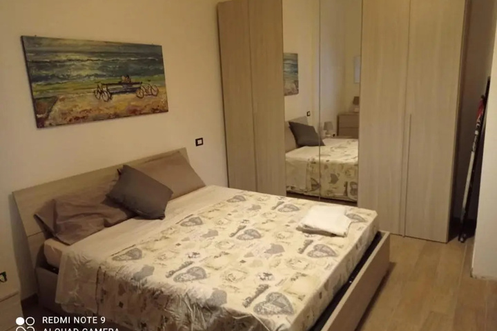Room 4 of 9