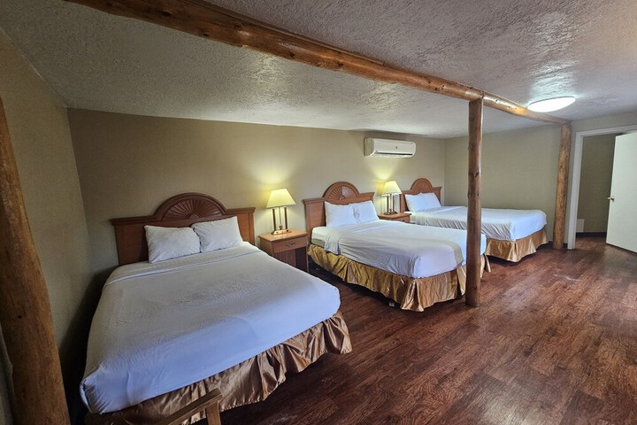 Room 6 of 18