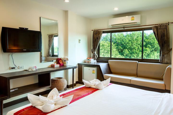 Room 35 of 183