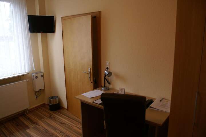 Room 18 of 65