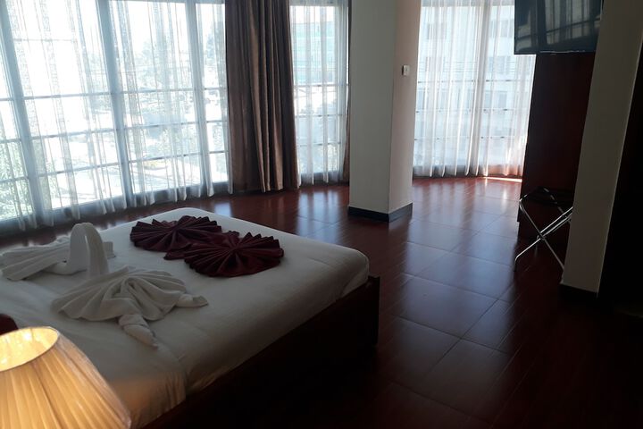 Room 12 of 37
