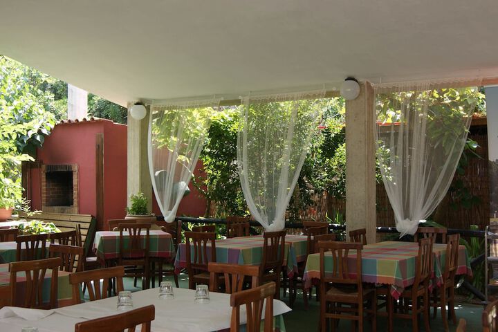 Dining 95 of 100