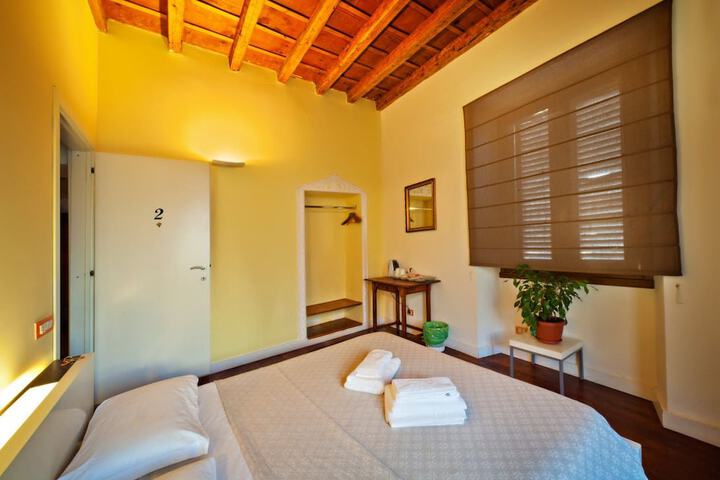 Room 4 of 27