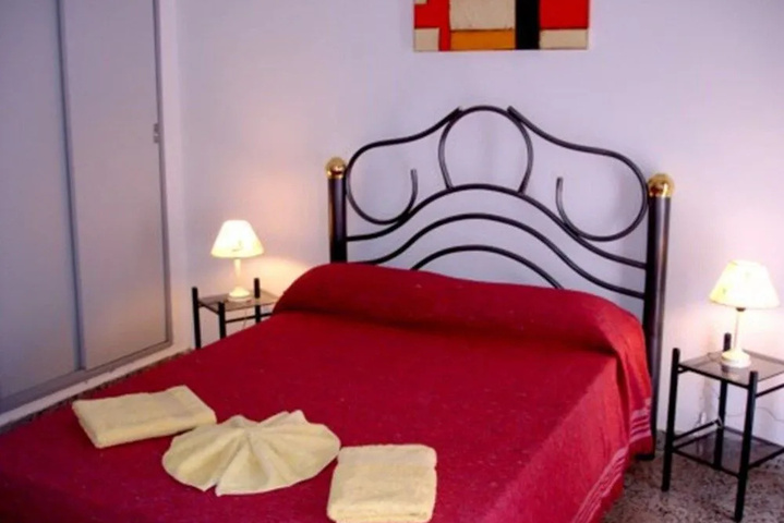 Room 2 of 6