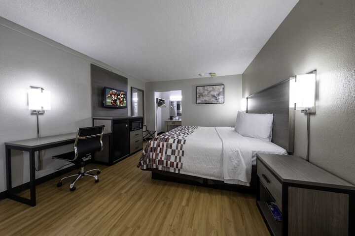 Superior King Bed (8 of 16)