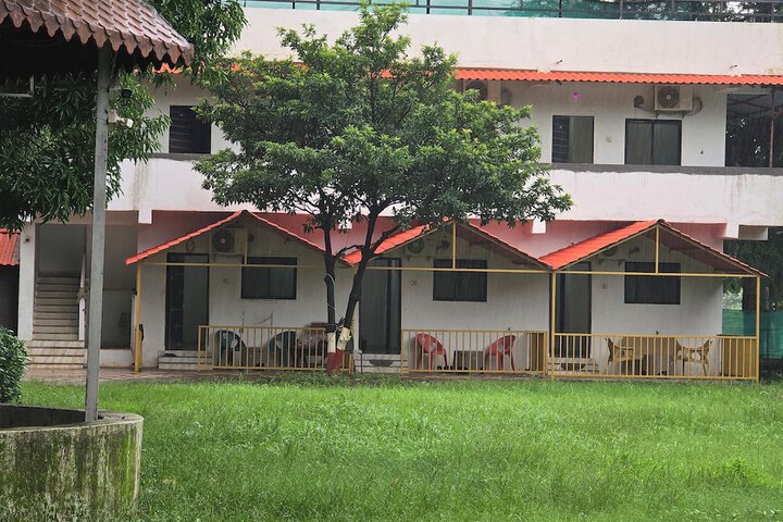 SAAZ RESORT AND LAWN in Khalapur