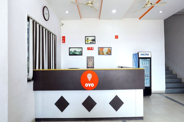 OYO 12810 Hotel Iris