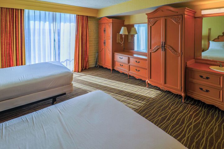 Room 13 of 18