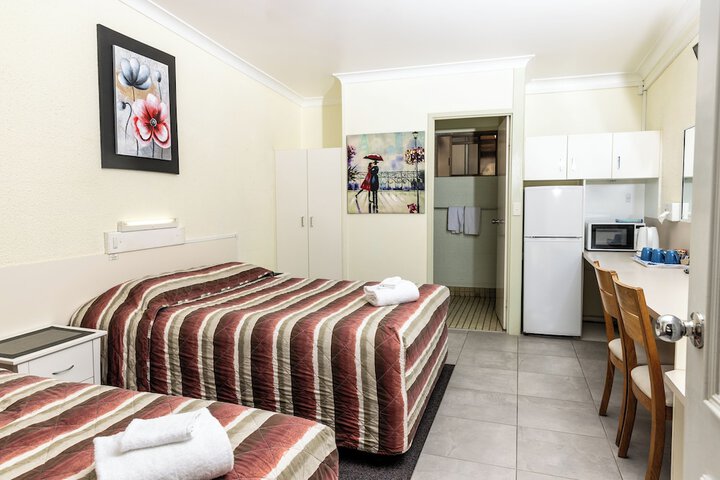 Room 10 of 34