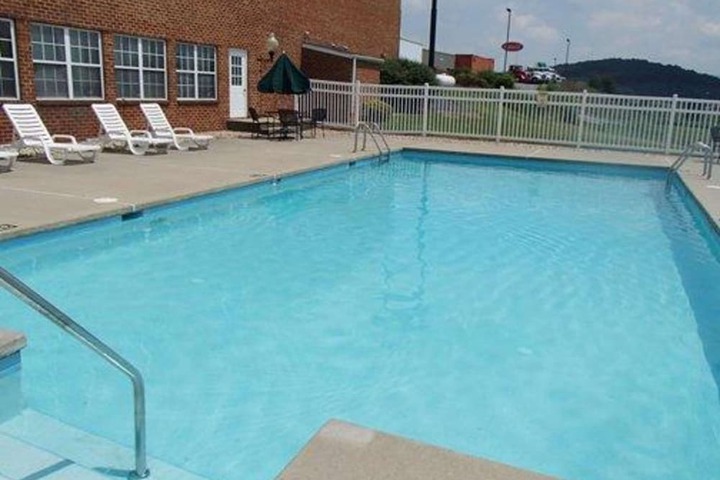 Pool 40 of 60